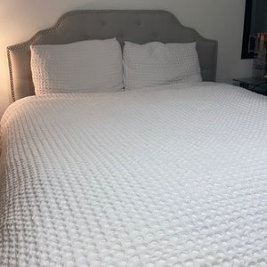 White waffle knit comforter